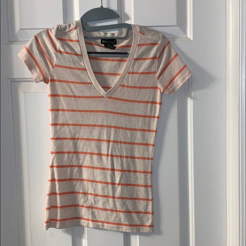 V-neck t shirt